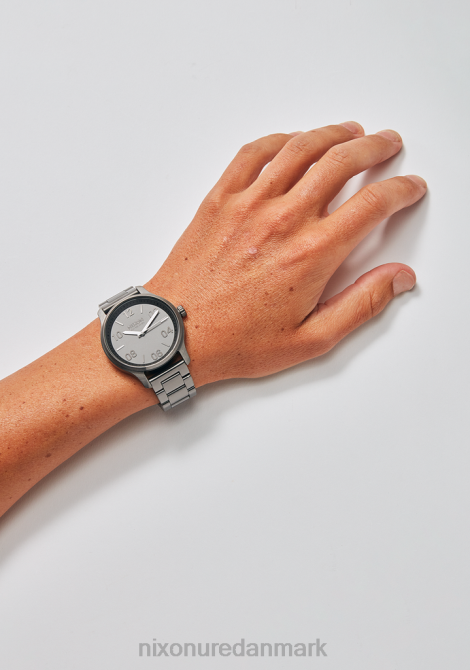 holde øje Nixon patrulje gunmetal/sort 06F4126