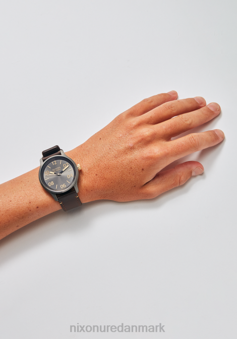 holde øje Nixon patruljelæder gunmetal/guld 06F4104